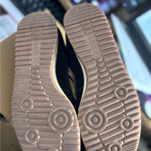 Back 70 Women's Black and Tan Athletic Shoes - Picture 2 of 3